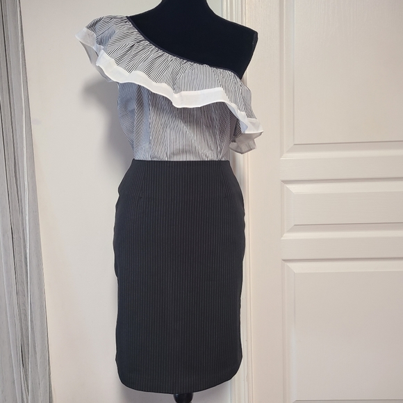 Pencil Skirt Classic Knee Length Black Pinstripe - Picture 3 of 14